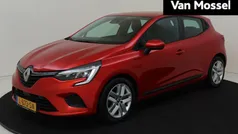 Rood Gebruikt 2021 Renault Clio V Hatchback | € 14.935 (Eerlijke prijs)