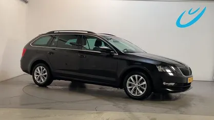 Zwart Occasion 2020 Skoda Octavia Business Line Stationwagen | € 15.900 (Goede deal)