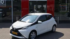 Gebruikt 2017 Toyota Aygo X-play Hatchback | € 8.890 (Eerlijke prijs)