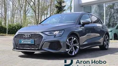 Grijs, metallic lak Gebruikt 2021 Audi A3 Sportback S-Line Hatchback | € 29.950 (Eerlijke prijs)