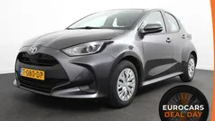 Grijs Gebruikt 2023 Toyota Yaris Hybrid Comfort Hatchback | € 21.785 (Eerlijke prijs)