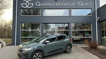 Grijs Occasion 2023 Dacia Sandero Expression Hatchback | € 16.950 (Eerlijke prijs)