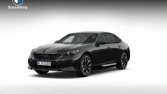 Zwart, metallic lak Gebruikt 2025 BMW 550e Shadowline Sedan | € 95.190 (Eerlijke prijs)