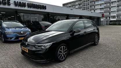 Gebruikt 2023 VW Golf VIII R-line Hatchback | € 30.750 (Eerlijke prijs)