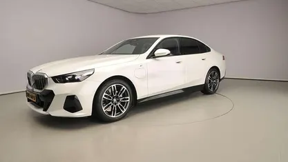 Gebruikt 2025 BMW 530e M Sport Sedan | € 62.900 (Goede deal)