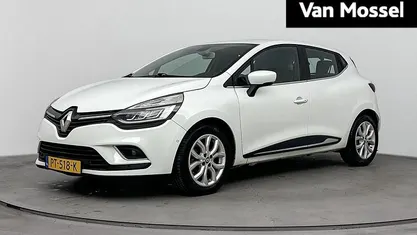Blanc glacier Gebruikt 2017 Renault Clio IV Intens Hatchback | € 10.440 (Eerlijke prijs)