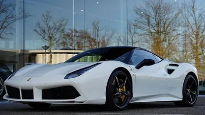 Wit Occasion 2017 Ferrari 488 Coupé | € 239.888 (Goede deal)