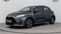 Grijs Gebruikt 2021 Toyota Yaris Hybrid Limited Hatchback | € 20.400 (Eerlijke prijs)