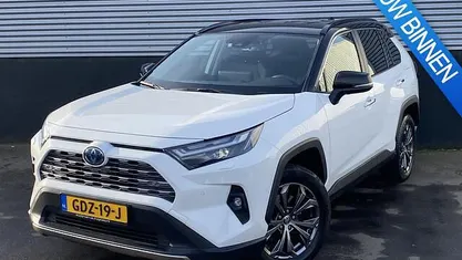 Wit Gebruikt 2023 Toyota RAV4 Edition SUV | € 43.900 (Eerlijke prijs)