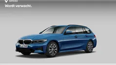 Blauw Gebruikt 2021 BMW 330e Sport Line Stationwagen | € 34.880 (Eerlijke prijs)
