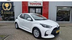 Wit Gebruikt 2022 Toyota Yaris Hybrid Active Hatchback | € 21.749 (Eerlijke prijs)