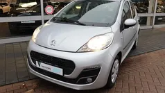Grijs (metallic) Gebruikt 2013 Peugeot 107 Active Hatchback | € 5.648 (Eerlijke prijs)