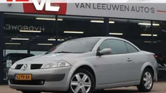 Grijs, metallic lak Gebruikt 2005 Renault Mégane Cabriolet Luxe Cabriolet | € 1.348 (Super prijs)