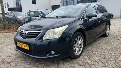 Grijs Occasion 2010 Toyota Avensis Business Edition Stationwagen | € 3.750 (Eerlijke prijs)