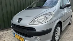 Grijs Gebruikt 2005 Peugeot 1007 Hatchback | € 2.599 (Eerlijke prijs)