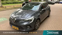 Grijs Gebruikt 2022 Renault Clio V Initiale Paris Hatchback | € 23.245 (Eerlijke prijs)