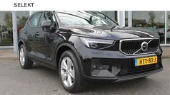 Zwart Gebruikt 2024 Volvo XC40 Core SUV | € 42.800 (Eerlijke prijs)