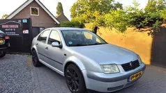 Grijs, metallic lak Gebruikt 2001 VW Bora Sedan | € 1.145 (Eerlijke prijs)