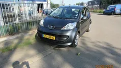 Grijs Gebruikt 2008 Peugeot 107 Urban Move Hatchback | € 1.850 (Goede deal)