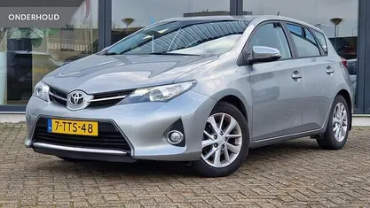 Grijs Gebruikt 2014 Toyota Auris Hatchback | € 10.950 (Eerlijke prijs)