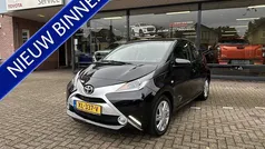 Gebruikt 2018 Toyota Aygo X-play Hatchback | € 9.899 (Eerlijke prijs)