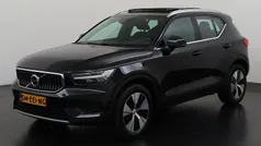 Onyx black (717) Gebruikt 2022 Volvo XC40 Inscription SUV | € 31.945 (Eerlijke prijs)