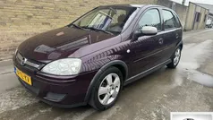 Paars Gebruikt 2006 Opel Corsa Essentia Hatchback | € 1.395 (Eerlijke prijs)