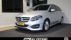 Grijs, metallic lak Gebruikt 2018 Mercedes B180 Ambition MPV | € 19.995 (Eerlijke prijs)
