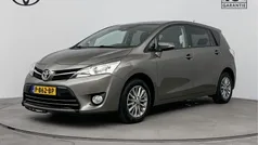 Grijs, metallic lak Gebruikt 2016 Toyota Verso Limited MPV | € 15.445 (Eerlijke prijs)