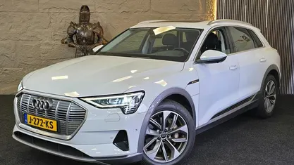 Wit, metallic lak Gebruikt 2020 Audi e-tron Business Plus SUV | € 24.999 (Eerlijke prijs)