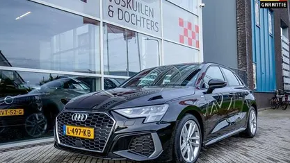 Zwart Gebruikt 2020 Audi A3 Sportback e-tron Basis Hatchback | € 25.950 (Goede deal)