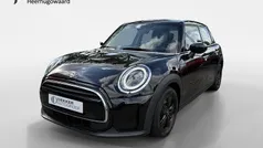 Zwart Gebruikt 2021 Mini Cooper Essential Hatchback | € 18.945 (Eerlijke prijs)