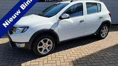 Gebruikt 2015 Dacia Sandero Lauréate Hatchback | € 7.495 (Eerlijke prijs)