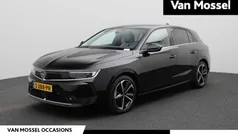 Zwart Gebruikt 2023 Opel Astra Elegance Hatchback | € 21.440 (Eerlijke prijs)