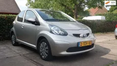 Bruin, metallic lak Gebruikt 2008 Toyota Aygo Hatchback | € 2.850 (Eerlijke prijs)
