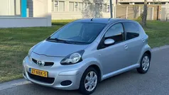 Grijs Gebruikt 2010 Toyota Aygo Comfort Hatchback | € 3.182 (Eerlijke prijs)