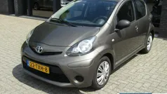 Bruin Gebruikt 2012 Toyota Aygo Comfort Hatchback | € 4.950 (Eerlijke prijs)