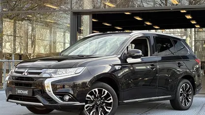 Zwart Occasion 2015 Mitsubishi Outlander P-HEV Edition SUV | € 18.695 (Eerlijke prijs)