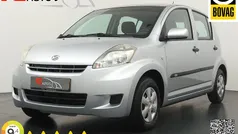 Grijs Gebruikt 2009 Daihatsu Sirion Hatchback | € 2.945 (Eerlijke prijs)