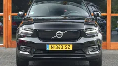 Zwart, metallic lak Gebruikt 2021 Volvo XC40 SUV | € 27.950 (Eerlijke prijs)