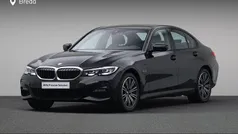 Zwart Gebruikt 2022 BMW 330e Executive Sedan | € 37.880 (Eerlijke prijs)