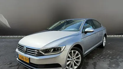 Occasion VW Passat Comfortline 125 PK (91 kW) 2018 Grijs, metallic lak Sedan