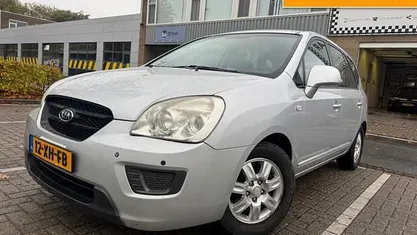 Grijs Gebruikt 2007 Kia Carens MPV | € 2.195 (Eerlijke prijs)