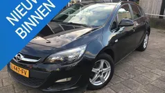 Zwart Gebruikt 2013 Opel Astra Selection Hatchback | € 6.450 (Eerlijke prijs)