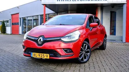 Rood Occasion 2018 Renault Clio IV Intens Hatchback | € 9.250 (Eerlijke prijs)