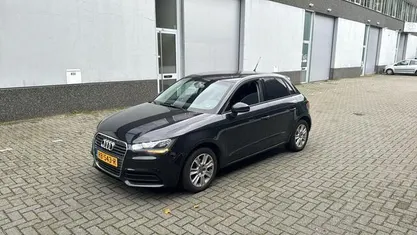 Zwart Gebruikt 2013 Audi A1 Sportback Attraction Hatchback | € 4.750 (Super prijs)