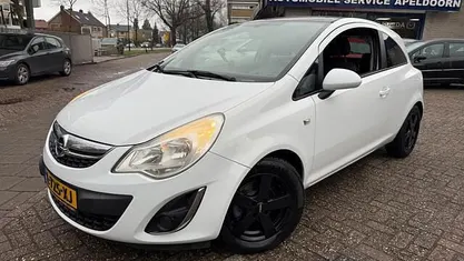Gebruikt 2011 Opel Corsa Edition Hatchback | € 4.250 (Eerlijke prijs)