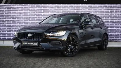 Zwart Occasion 2023 Volvo V60 Stationwagen | € 30.899 (Eerlijke prijs)
