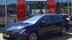 Blauw, metallic lak Gebruikt 2021 Toyota Corolla Stationwagen | € 23.440 (Eerlijke prijs)