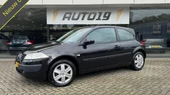 Zwart Gebruikt 2005 Renault Mégane II Dynamique Hatchback | € 2.419 (Eerlijke prijs)